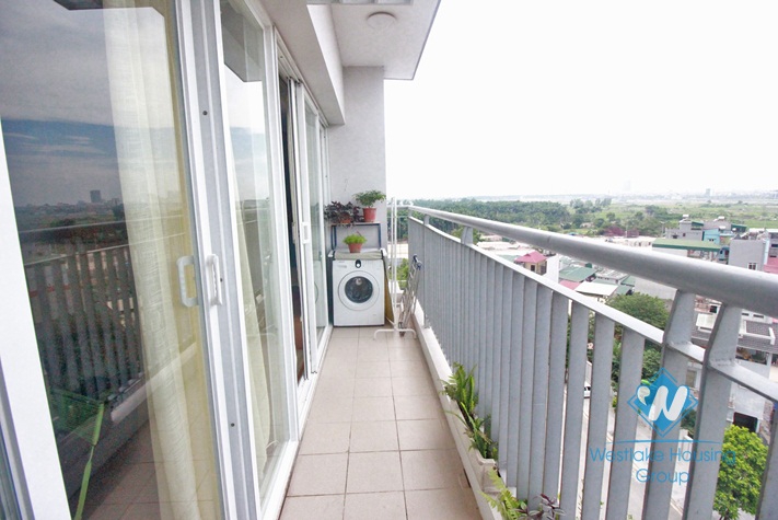 Good priced apartment for rent on Lac Long Quan, Tay Ho, Hanoi